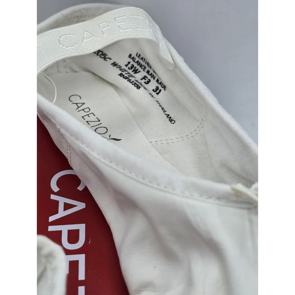 NIB Capezio Kids Daisy Ballet Flats -‎ Color White - Size Kids 13W
